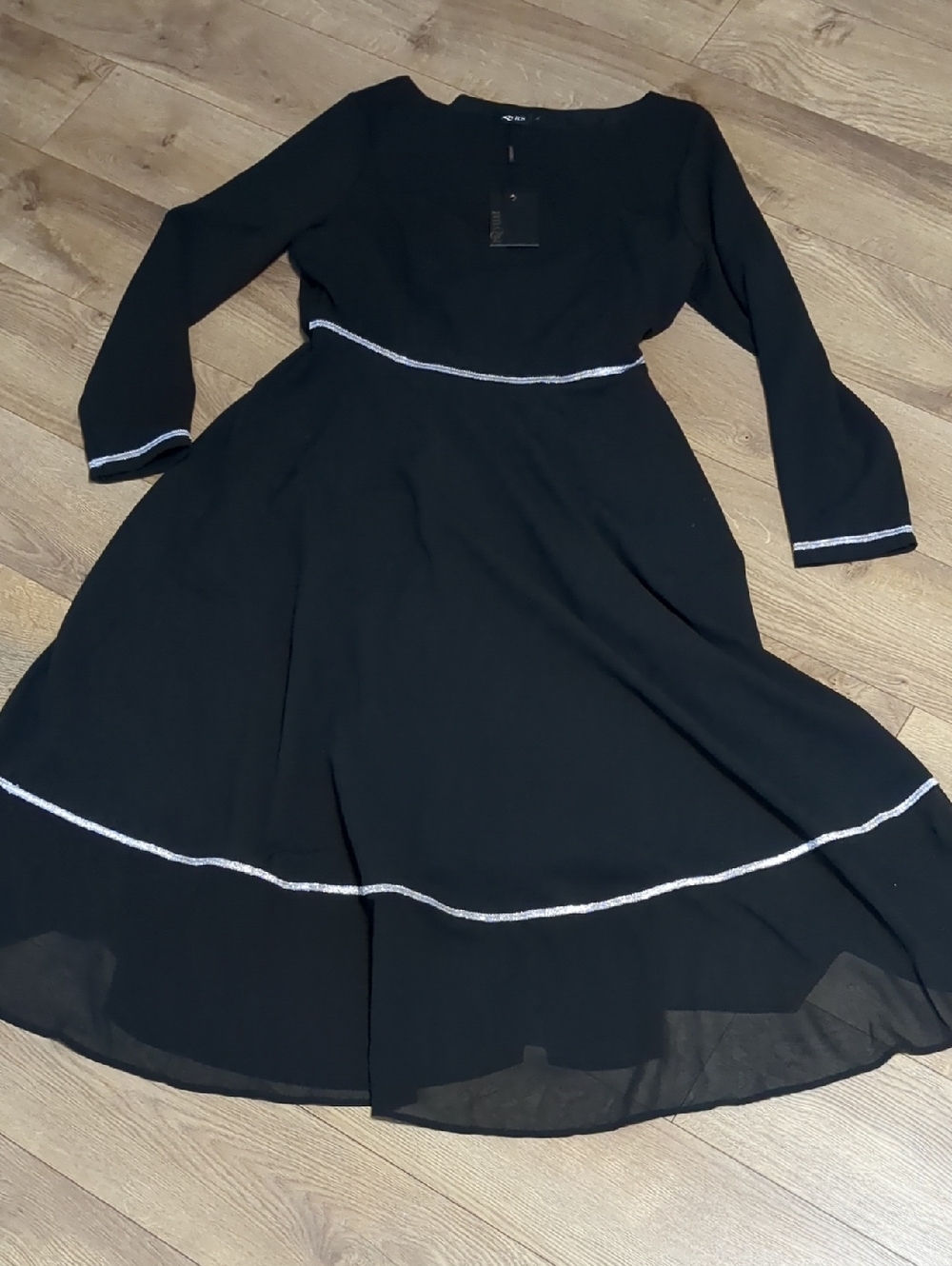 Mooyius Long Sleeve Contrast Trim Midi Dress With Flared Skirt Size Large NWT - Picture 6 of 12